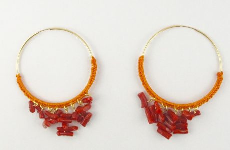 Boucles d'oreilles créoles gold-filled et corail rouge, tressage file de jade orange