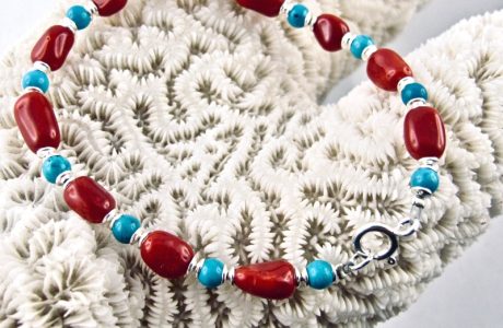 un bracelet aux couleurs de la méditerranée