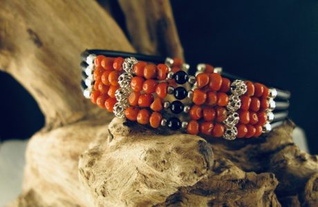 bracelet memoire 4 rangs corail rouge et onyx