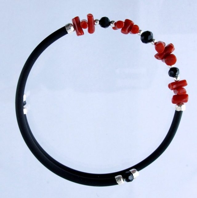 Bracelet Enfant Corail rouge Onyx noir Umea Ezpeleta