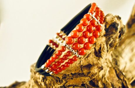bracelet triple rangs perles corail rouge
