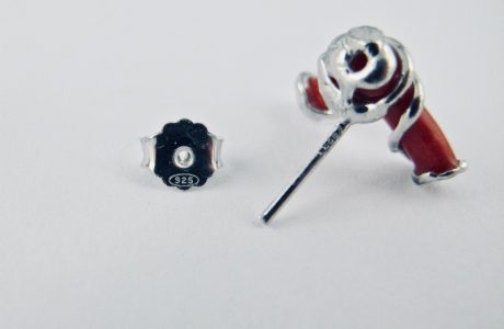 Boucles d'oreilles petite branche  de  véritable corail rouge de Méditerranée, sertie d'argent massif