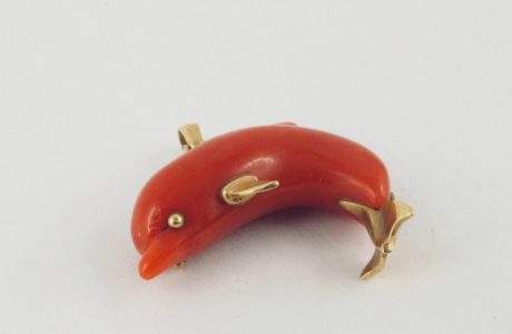pendentif dauphin corail rouge et or