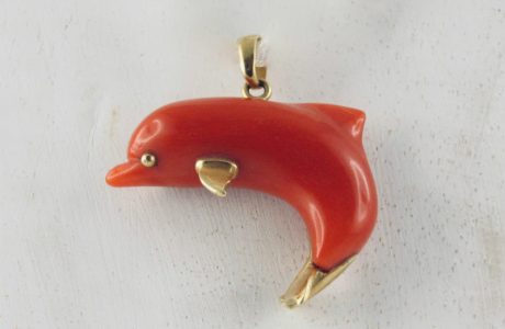 pendentif dauphin corail rouge et or