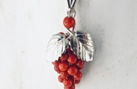 Pendentif grappe de raisin corail rouge et argent