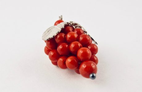 Pendentif grappe de raisin corail rouge et argent