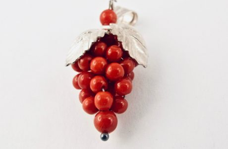 Pendentif grappe de raisin corail rouge et argent
