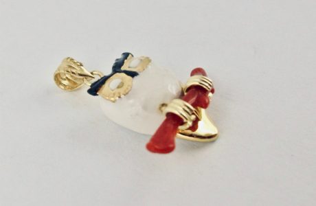 Pendentif Gufo Bianco, petite chouette enserrant une branche de véritable corail rouge de Méditerranée.