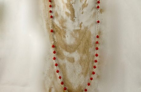 Collier perlina très fin et délicat composé de petites perles de corail rouge de Méditerranée de 3 mm et argent 925/1000