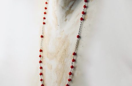 Collier perlina très fin et délicat composé de petites perles de corail rouge de Méditerranée de 3 mm et argent 925/1000