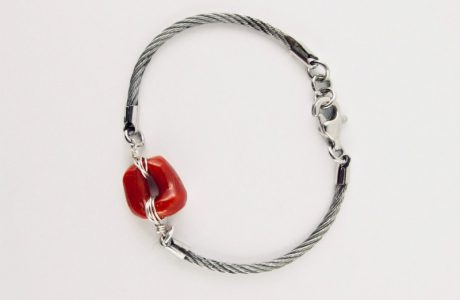  Bracelet semi-rigide en argent 925/100e, acier  et anneau de véritable corail rouge de Méditerranée