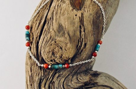 Bracelet de petites perles 3 mm  de véritable corail rouge de Méditerranée, perles de turquoise et chaine argent 925/1000e