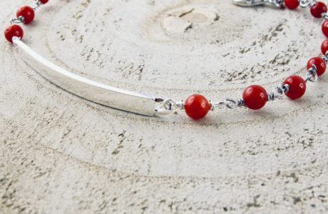 Bracelet  gourmette, composé de perles 3 mm de véritable corail rouge de Méditerranée, en argent 925/1000 , anti allergique (sans nickel), avec traitement anti ternissement