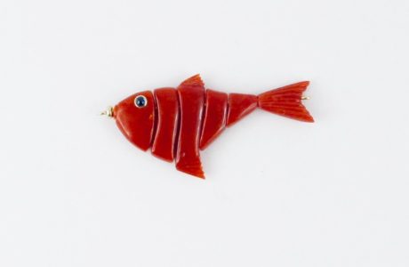pendentif poisson articulé corail rouge et saphir bleu